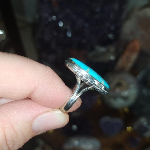 Size 7.5 Sterling Silver Mohave Turquoise Ring - Picture 4 of 8